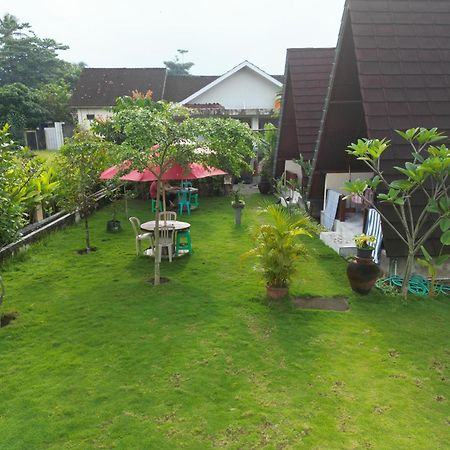 D' Carasti Bungalow Masbagik Extérieur photo