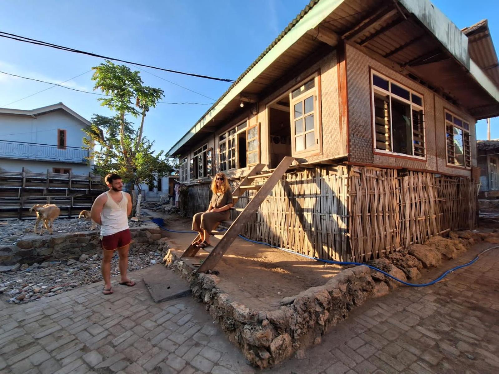 D' Carasti Bungalow Masbagik Extérieur photo